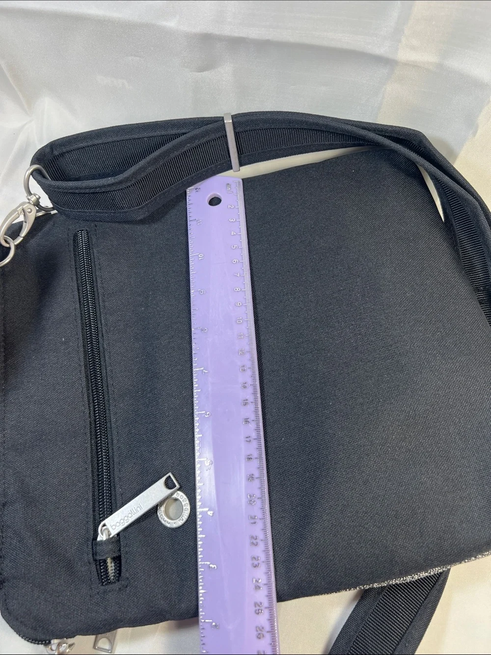 Baggallini Black and Gray Textured Crossbody Messenger